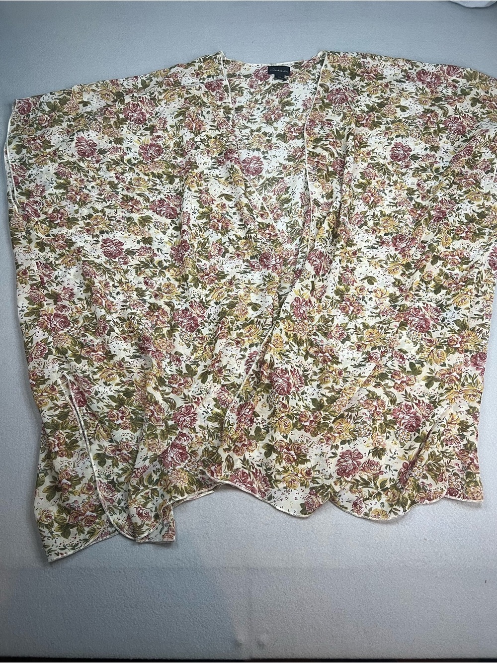 Seductions semi sheer floral kimono size medium